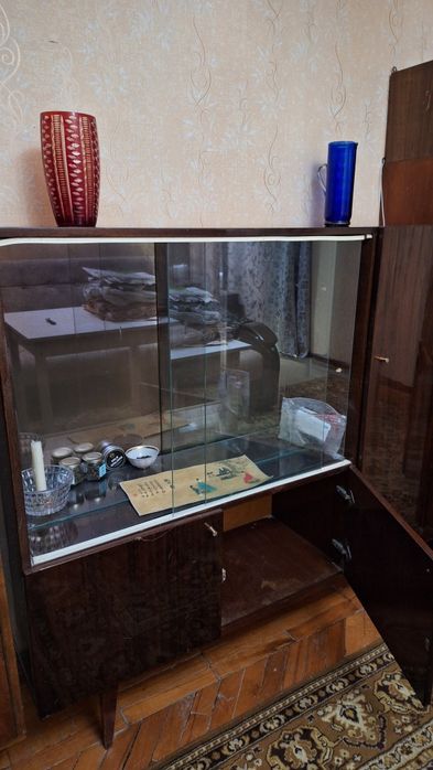 Продается  тумба  и сервант  СССР