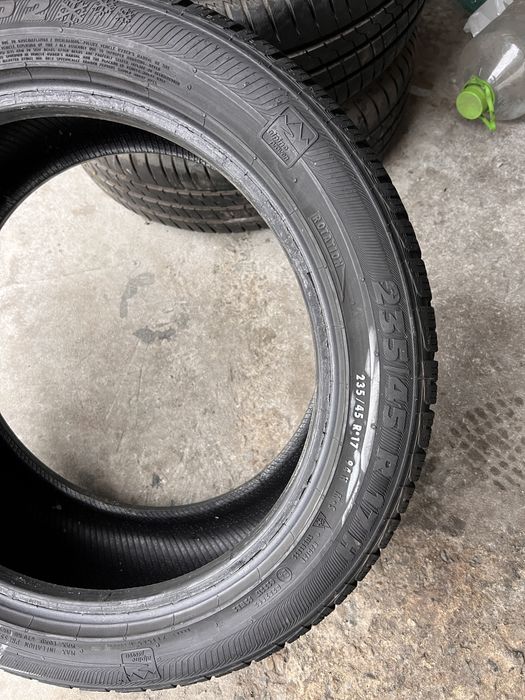 2 anvelope iarna 235/45/17 , Semperit , 6 mm