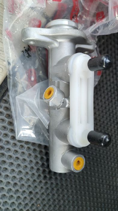 Главный тормозной цилиндр Lexus RX300 (I поколение)