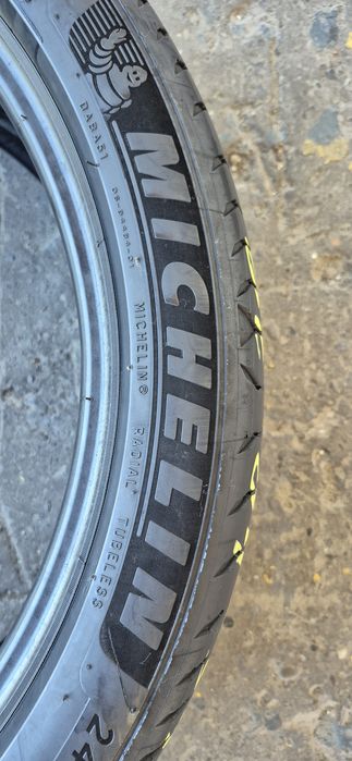 4 anvelope vara Michelin,fata 245/40/20,spate 275/45/20.Pretul este pe bucata.