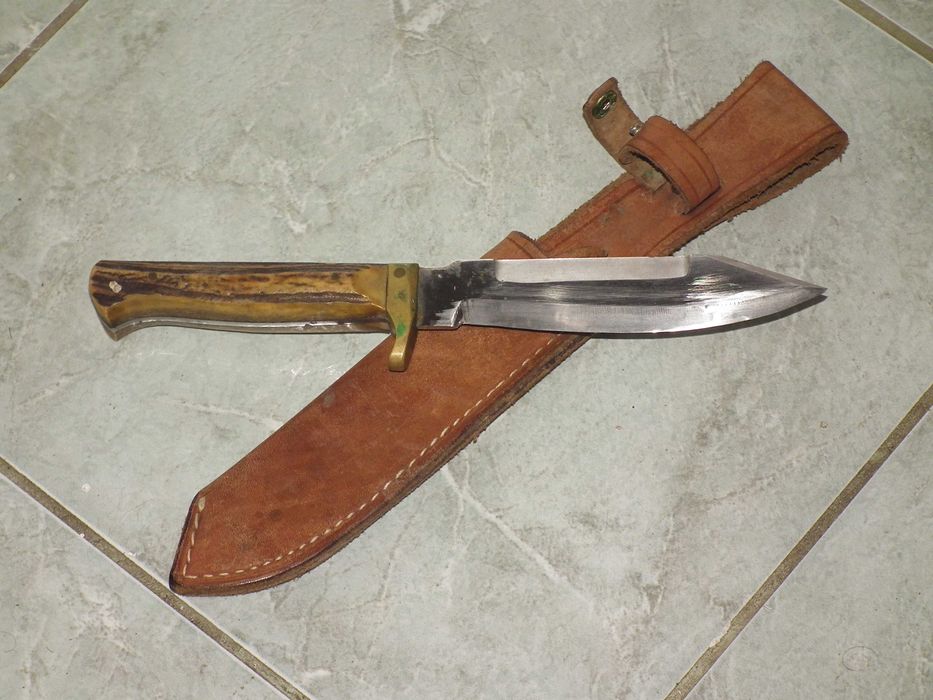 Cutit de vánátoare maghiar retro cu plásele din corn + toc piele nr.2