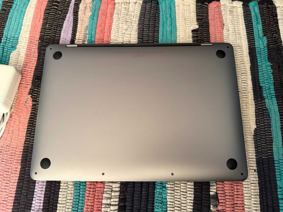 MacBook Pro 13 m1. 8/256gb. Идеальное состояние.