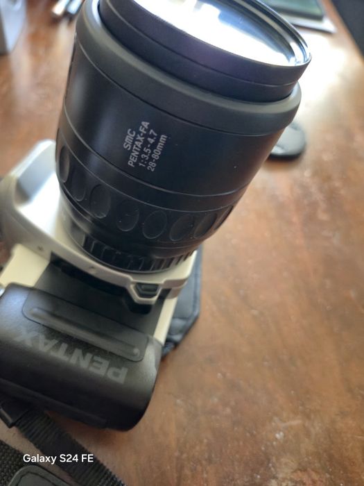 Vând aparat foto SLR  PENTAX  MZ-50 funcțional ca nou
