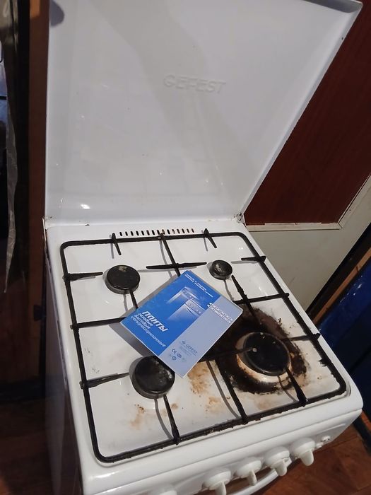 Продам газ плиту