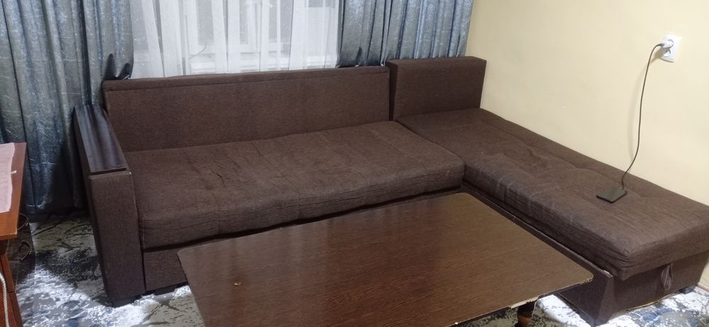 Yumshoq mebel divan sotiladi juda ham ixcham hitech uslubda