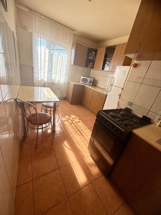 Închiriez apartament 2 camere, mobilat, utilat, et.4/4, zona Lebǎda