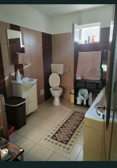 Vând casă cu mansardă