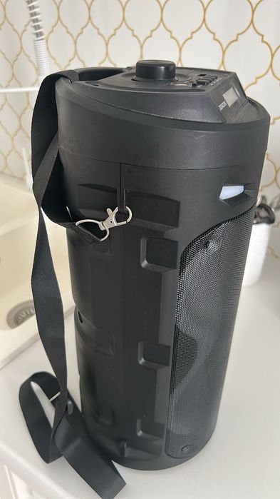 Музыкальная колонка с микрофоном