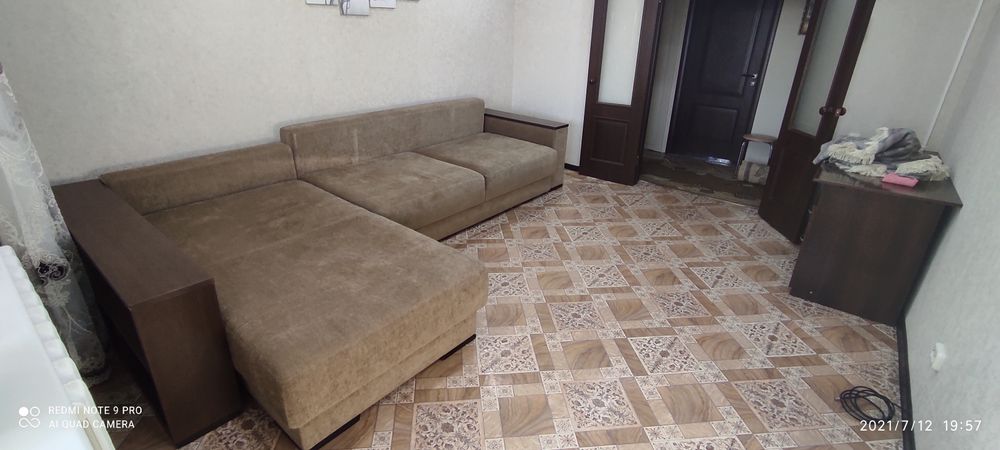 Продам угловой диван в отличном состоянии.
