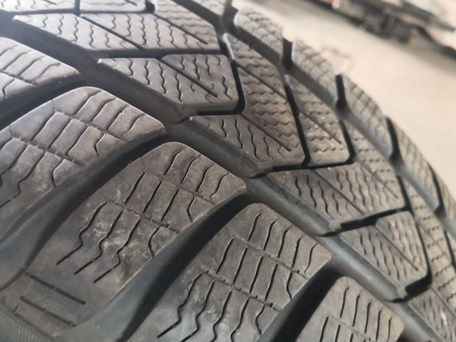 225 60 18 цола гуми като нови Pirelli dot 23