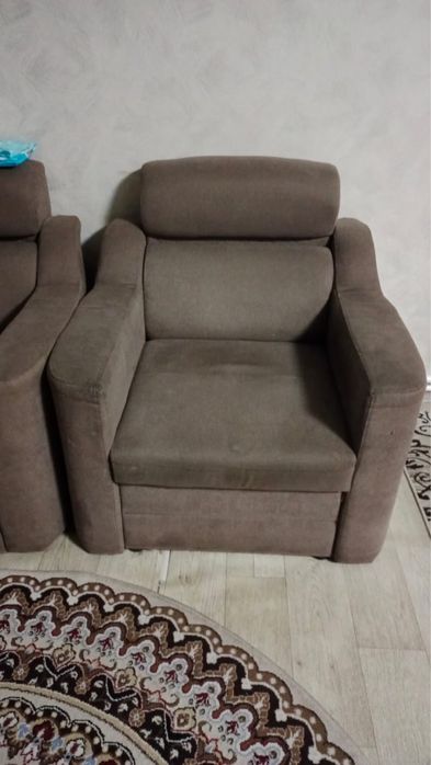 Продам диван с 2 креслами