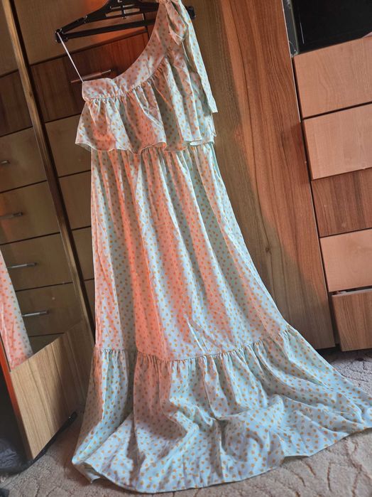 Рокля , чисто нова , на марката YAS,размер хс