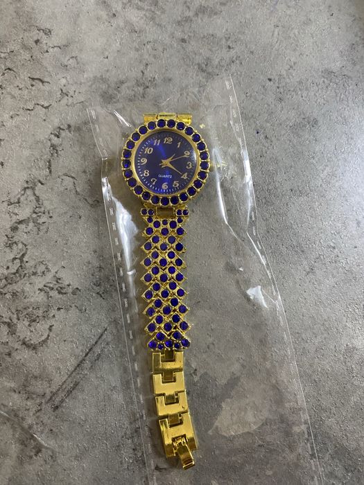 Продам часы с бежутэрией