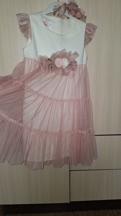 Нарядное платье на 4года