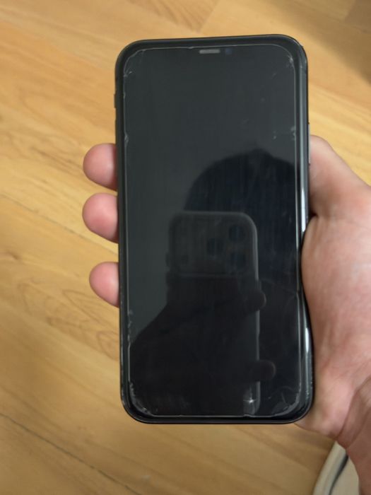 Vand iPhone 11 pentru piese