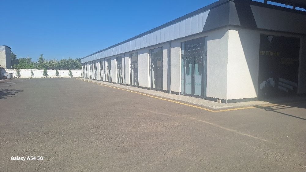 Stroy bazardan magazin sotiladi