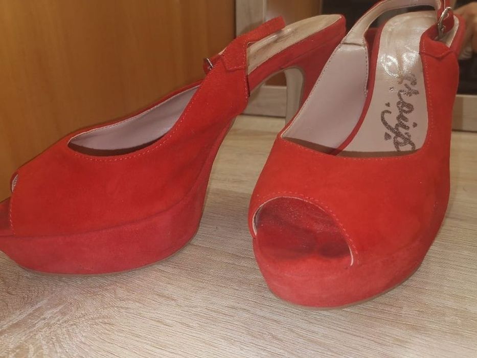 Дамски обувки/токчета от естествен велур, размер 39