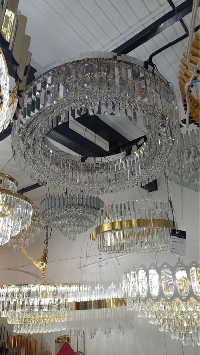 Люстра , с лампочками