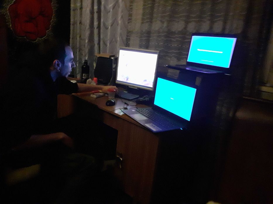 Преинсталация на компютри.