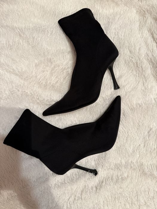 Продам ботильоны-чулки zara