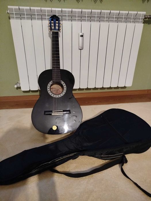 класическа китара за дете около 7 години