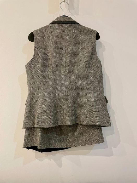 Costum dama vesta + fusta scurta, 50% lână mărime 40