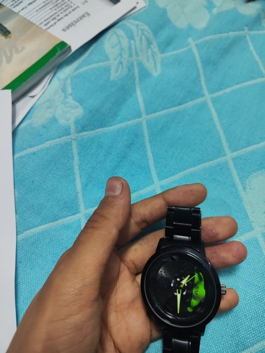 Часы продаются новые