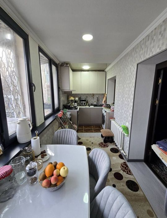 Квартира на Новомосковская 2/2/4 общ пл 52м ,балкон 2*6