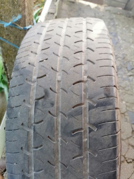 Продавам гуми за бус