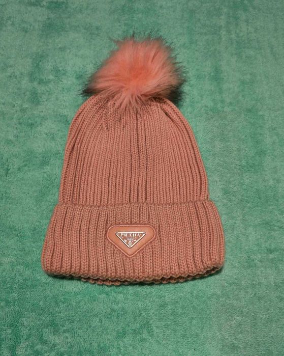 Шапки различни цветове