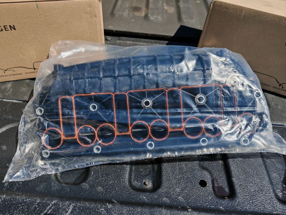 Galerie admisie cu clapete noua 03G129711AS Vw Audi Skoda Seat 2.0