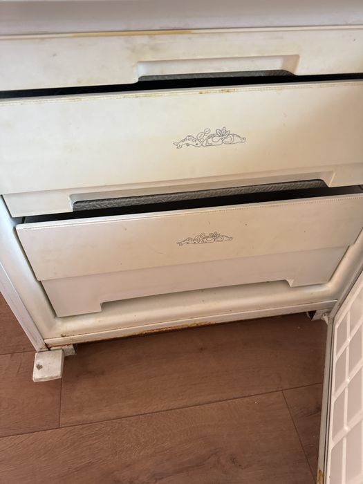 Срочно продам холодильник в нерабочем состоянии