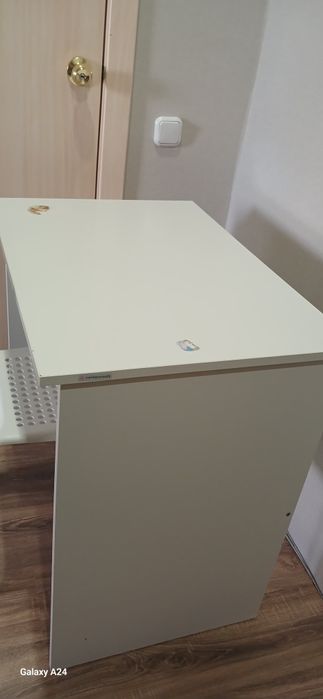 Продам икеа оригинал  парта и стул!
