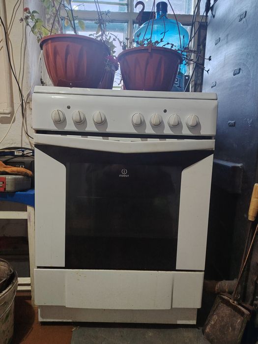 Продам плиту INDESIT
