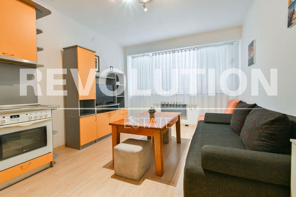 Двустаен апартамент в ж.к. Дружба 1.