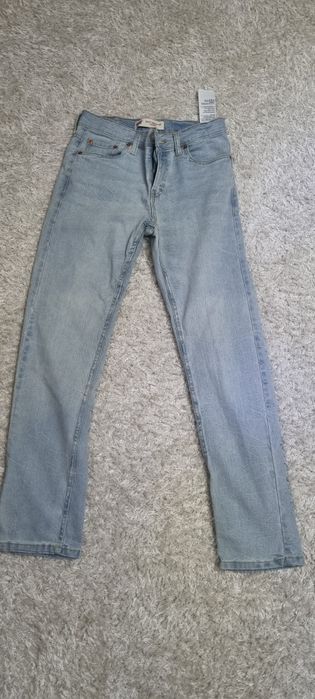 Blugi levis albastri deschis