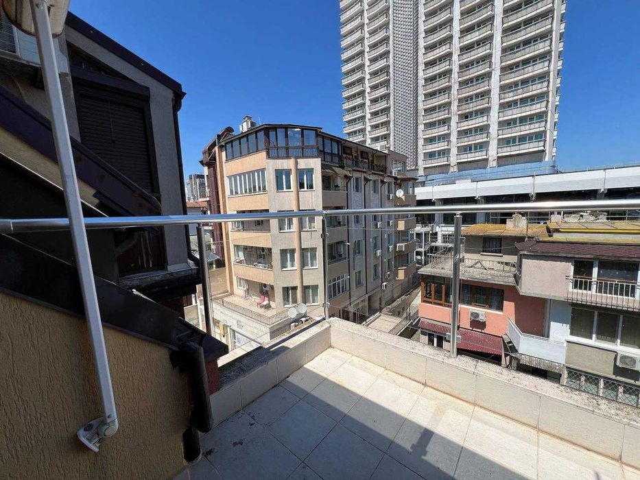 Продава се Тристаен апартамент в Варна, Гръцка махала - 100 кв.м за 1505 €/кв.м - Снимка #16