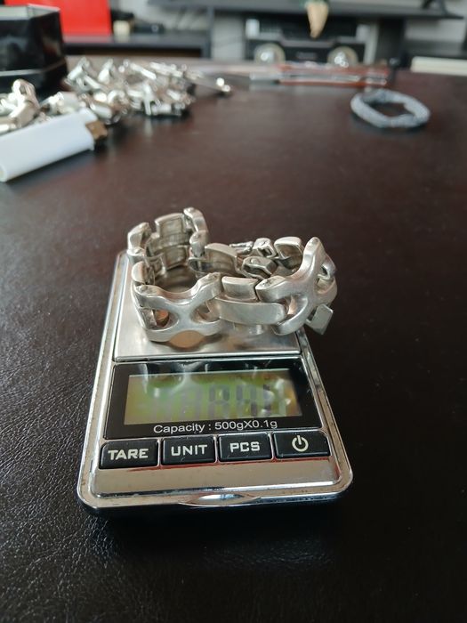 Продавам сребърна гривна