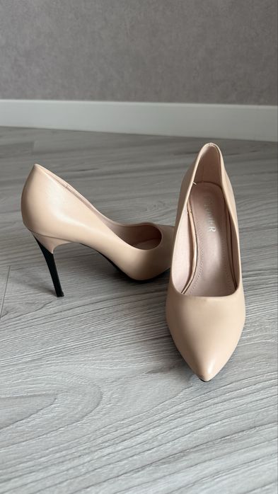 Кожанные бежевые туфли