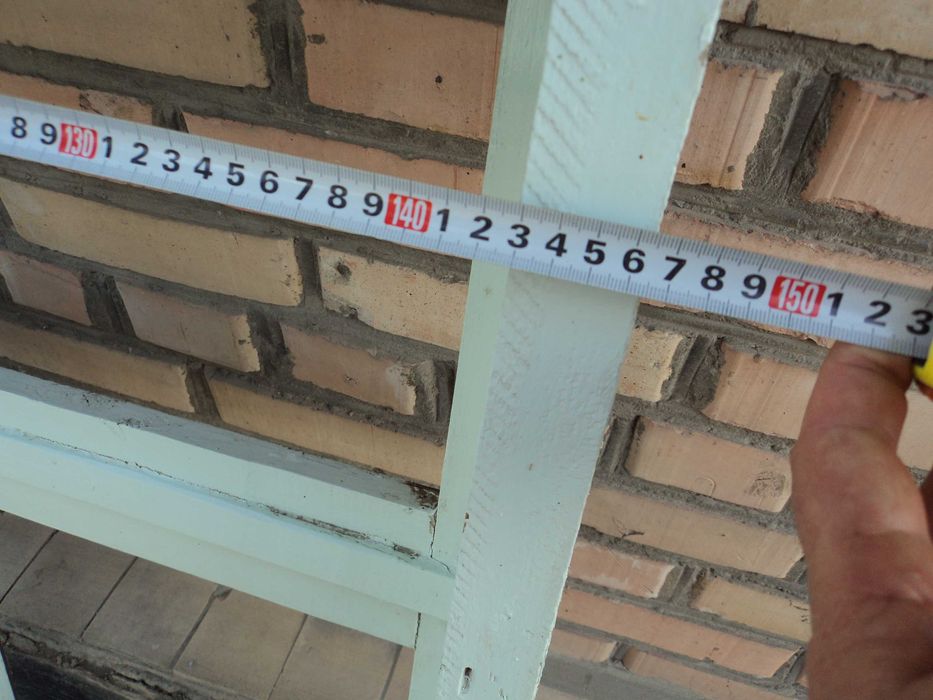 Топчан металлический разборный, деревянная оконная рама и листы ДВП