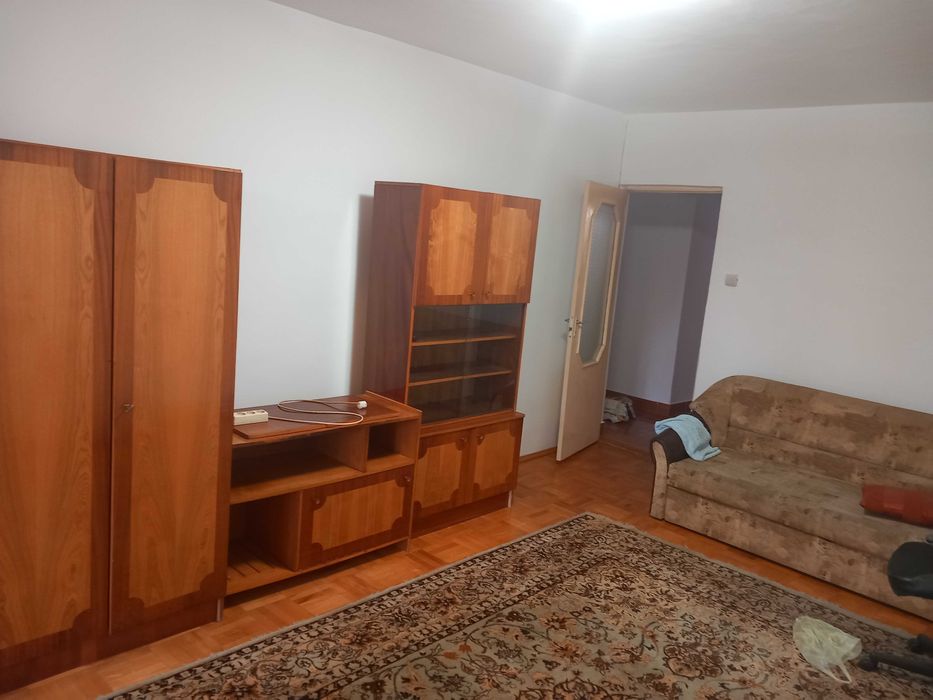 Chirie 3 camere dambu pietros