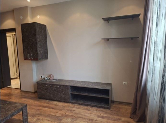 Дава се под наем Двустаен апартамент в София, Център - 60 кв.м за 697.17 € - Снимка #2