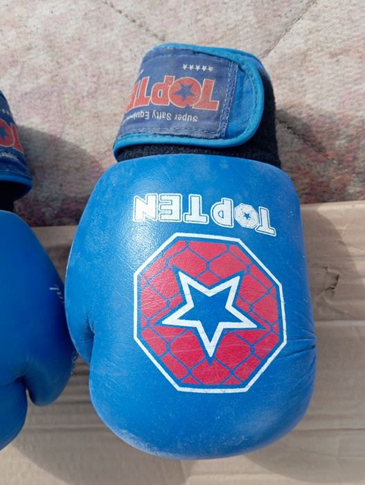 Продам боксерские перчатки.