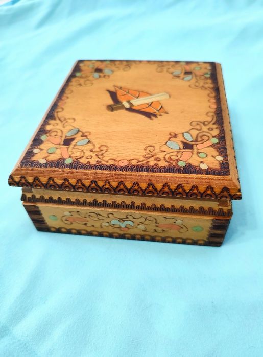 Пирографирана табакера