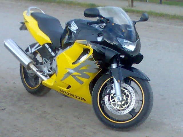 Honda- CBR-F4- Мотор
