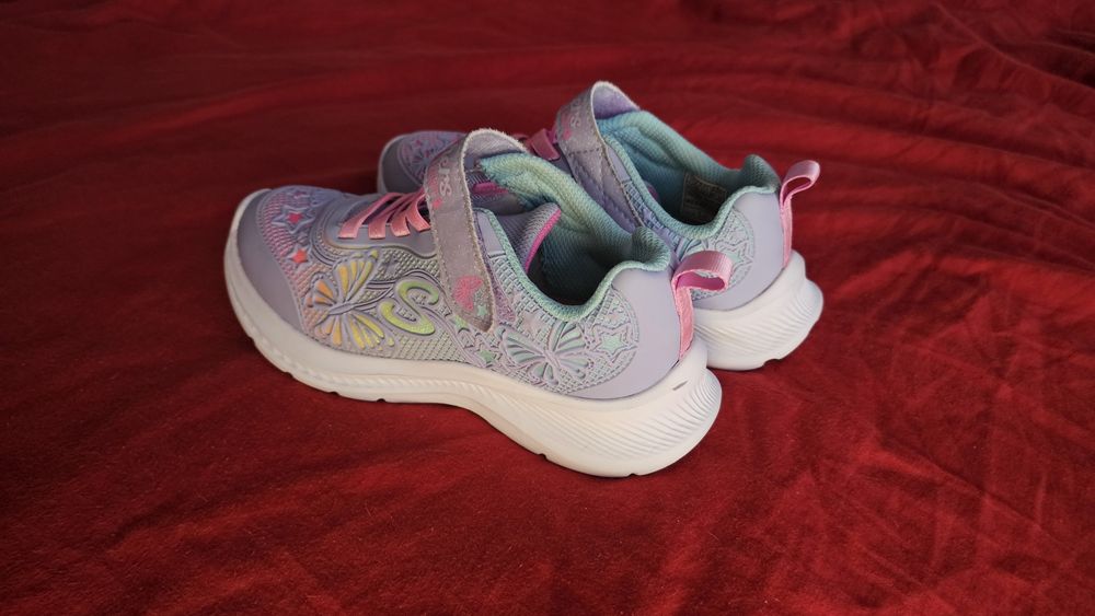 Продавам детски обувки втора употреба – Skechers и Adidas