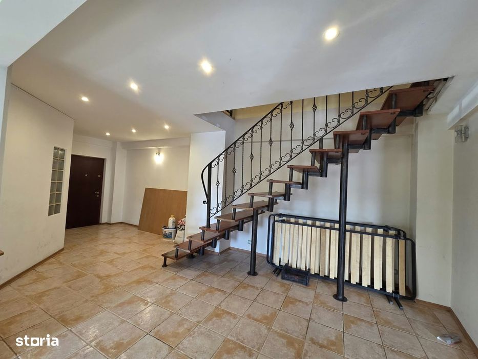Vand apartament la casa,zona centrala