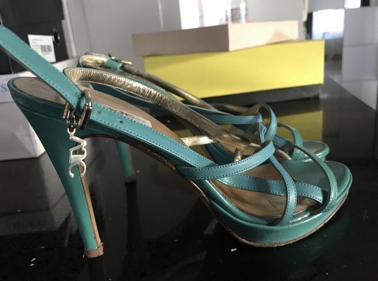 Оригинални сандали на ток Patrizia Pepe и Versace ест. кожа