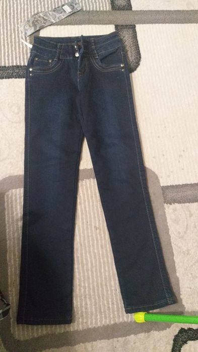 Продам джинсы на девочек