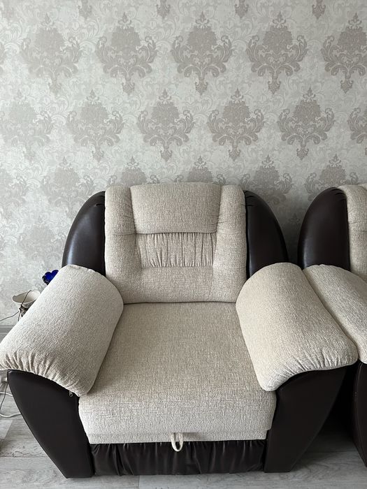 Продам угловой диван с креслом,